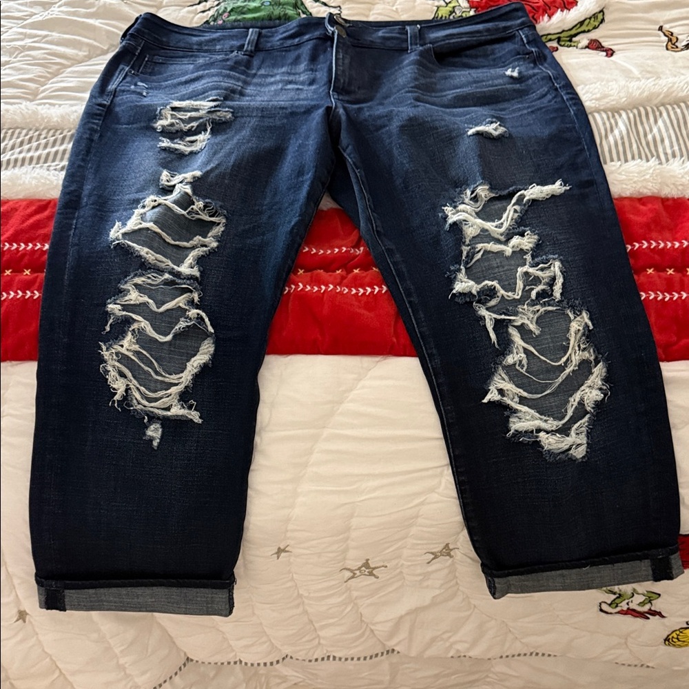 American Eagle Outfitters Ripped Dark Blue capri Jeans